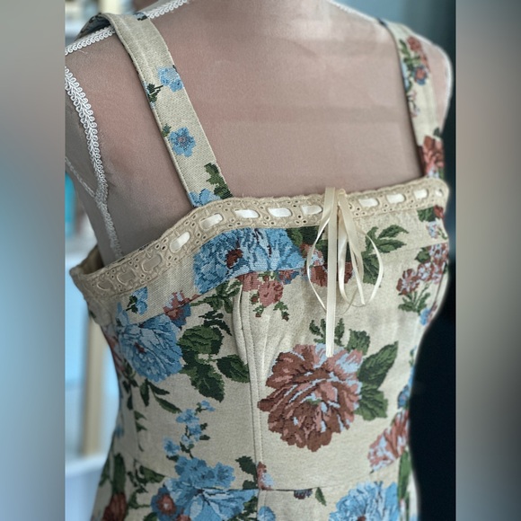 Cream Sleeveless Mini - Picture 1 of 7